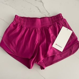 Lululemon Hotty Hot Low-Rise Short 2.5”